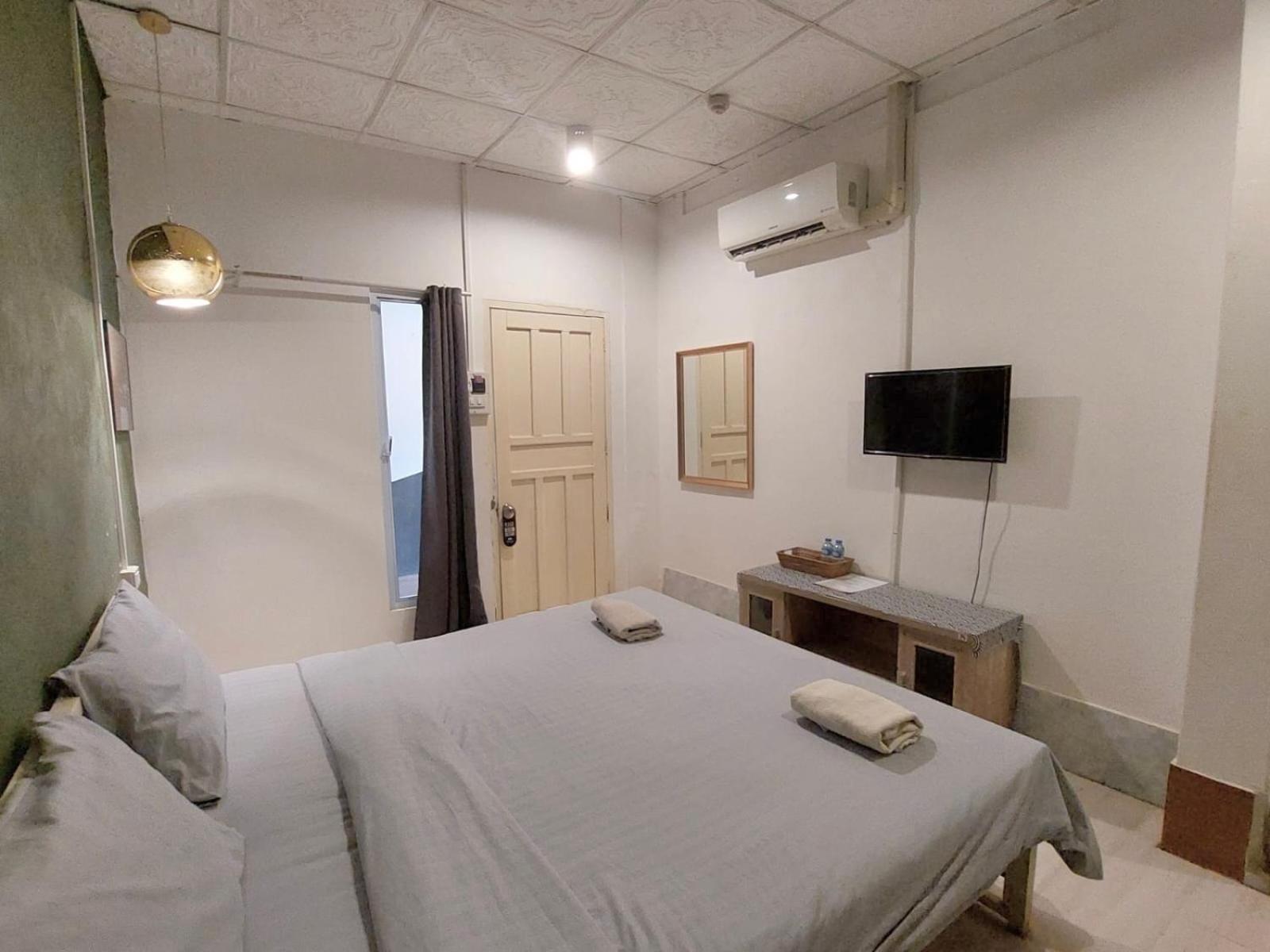 You Empire Hostel & Bar Pakse Ngoại thất bức ảnh