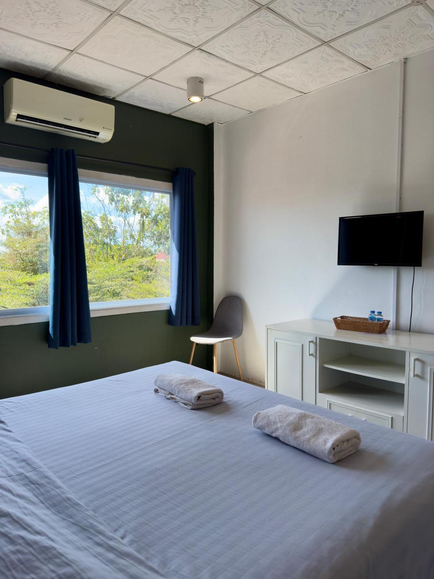 You Empire Hostel & Bar Pakse Ngoại thất bức ảnh